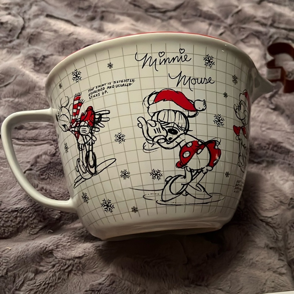 NEW DISNEY Mickey and Minnie Christmas mixing bowl with spatula